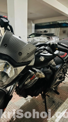 Suzuki gixxer monotone
